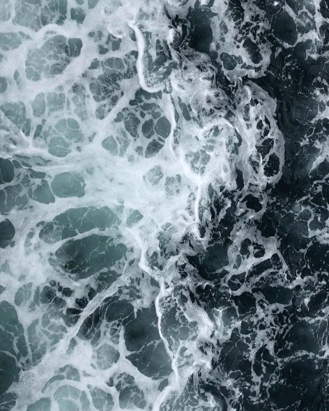 Close-up of ocean waves representing the essence of Orto Parisi MEGAMARE 50ml.
