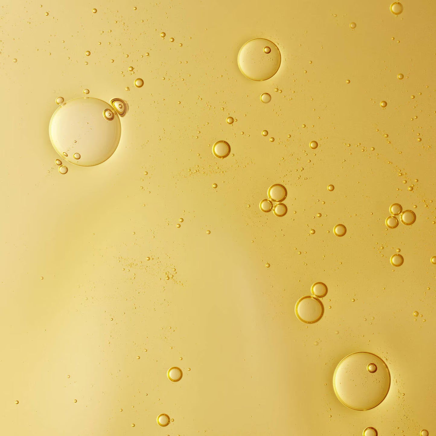 Medik8 Lipid Balance Cleansing Oil 140ml texture, hydrating skincare oil