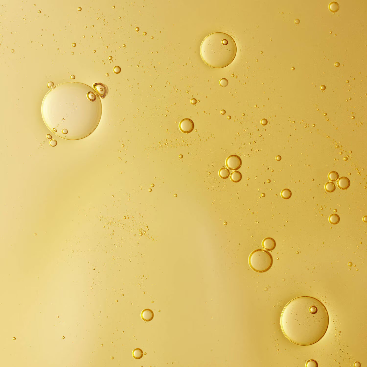 Medik8 Lipid Balance Cleansing Oil 140ml texture, hydrating skincare oil