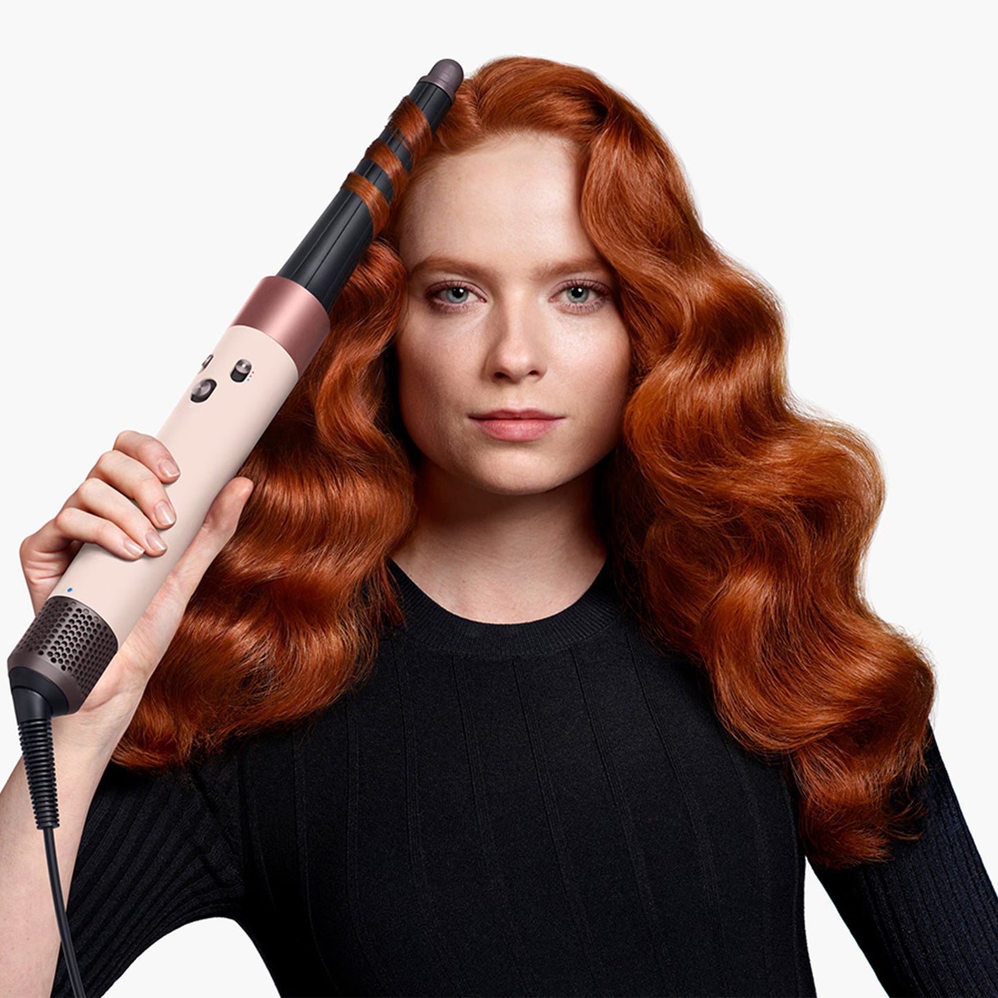 Airwrap i.d. - multi-styler straight to wavy hair for smooth styling.