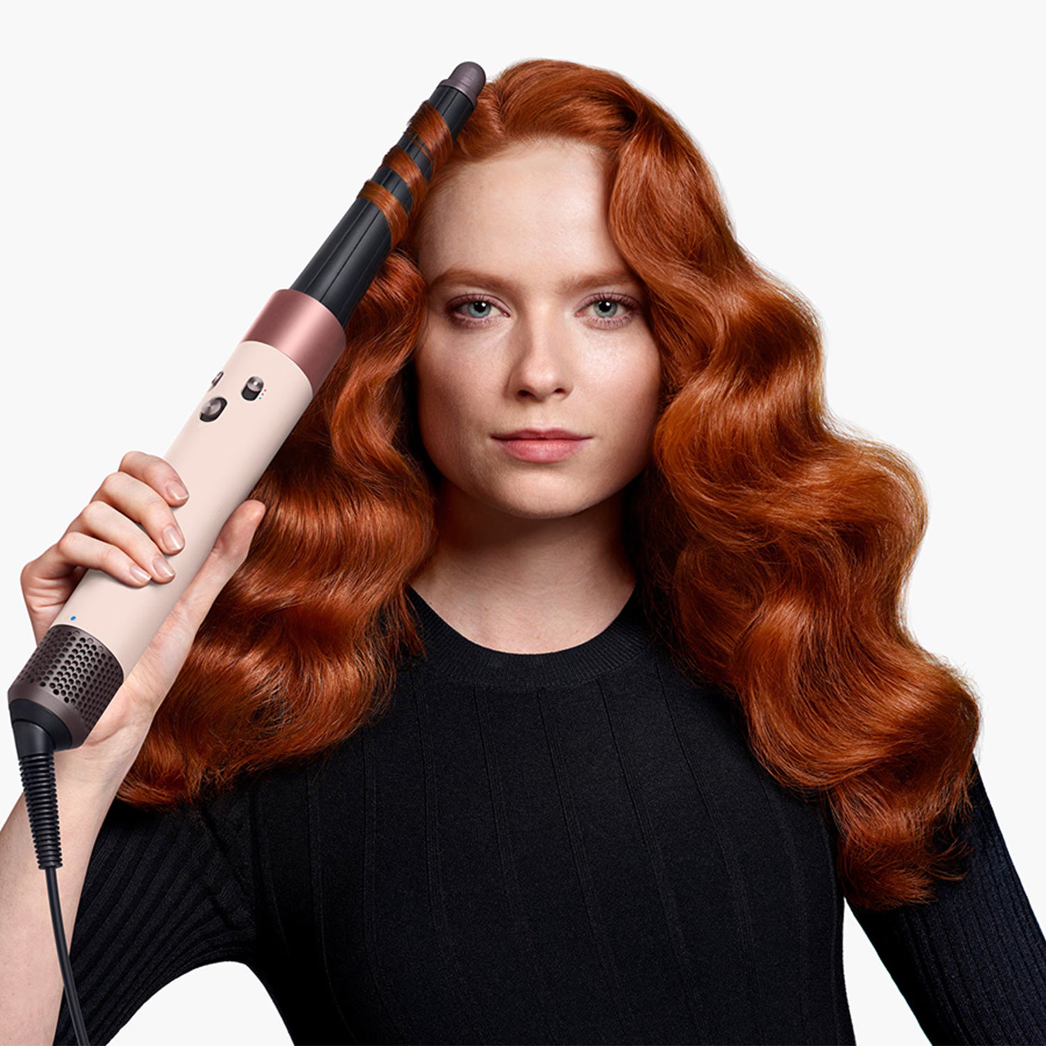 Airwrap i.d. - multi-styler straight to wavy hair for smooth styling.