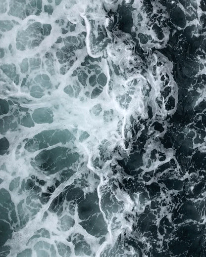 Close-up of ocean waves representing the essence of Orto Parisi MEGAMARE 50ml.