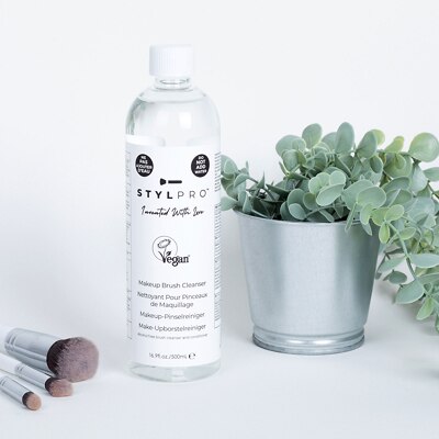 StylPro Makeup Brush Cleanser Solution 500ml for deep cleaning makeup brushes.
